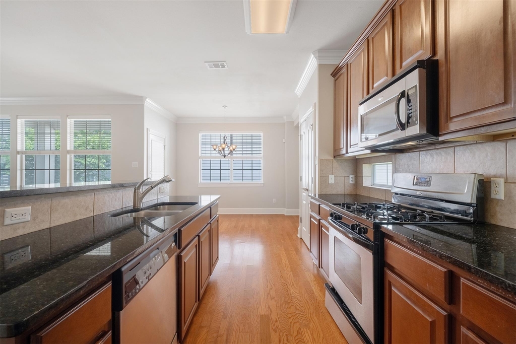 6715 Windrift Way - Photo 7