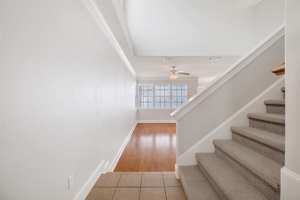 6715 Windrift Way - Photo 3