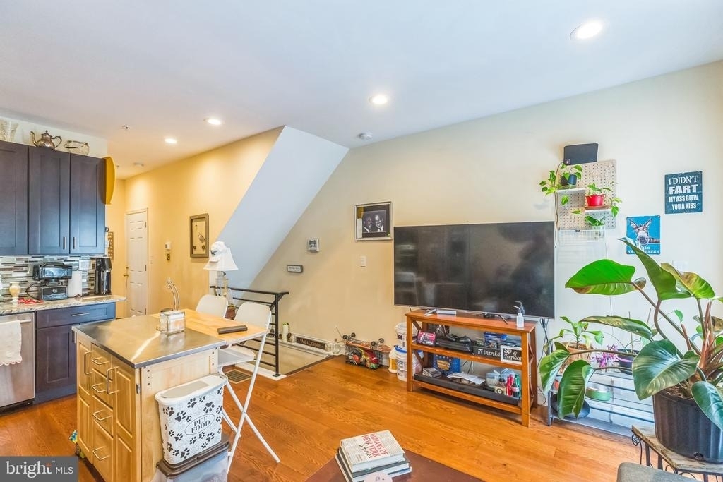 1614 Cambridge Street - Photo 2