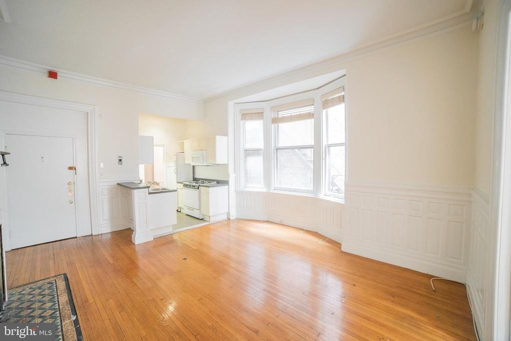 1919 Spruce Street - Photo 2