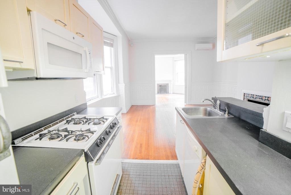 1919 Spruce Street - Photo 7