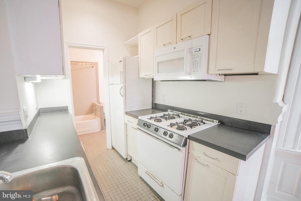 1919 Spruce Street - Photo 6
