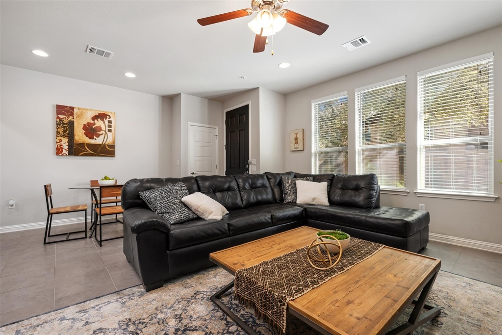 13800 Lyndhurst St - Photo 10