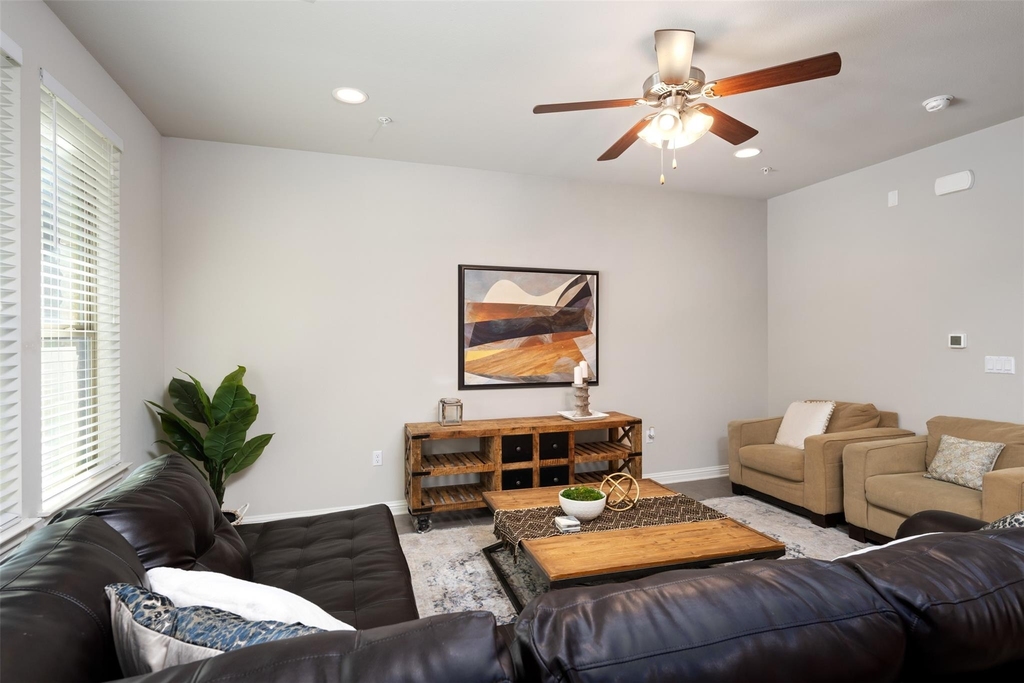 13800 Lyndhurst St - Photo 7