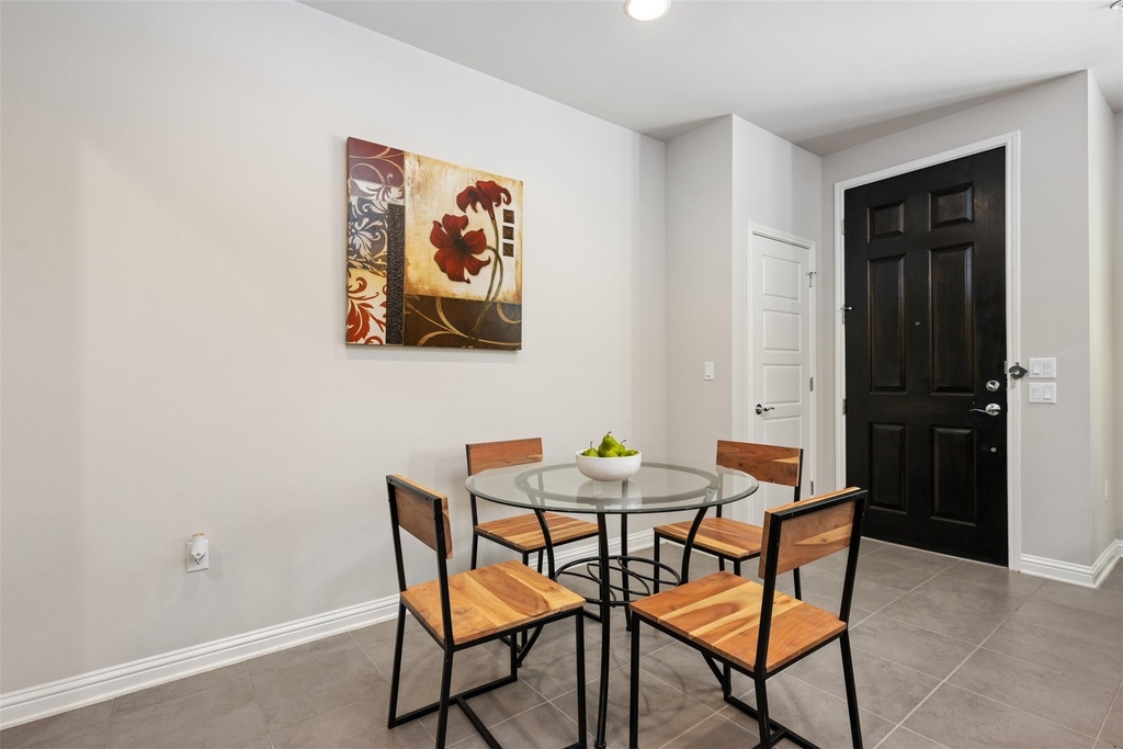 13800 Lyndhurst St - Photo 5