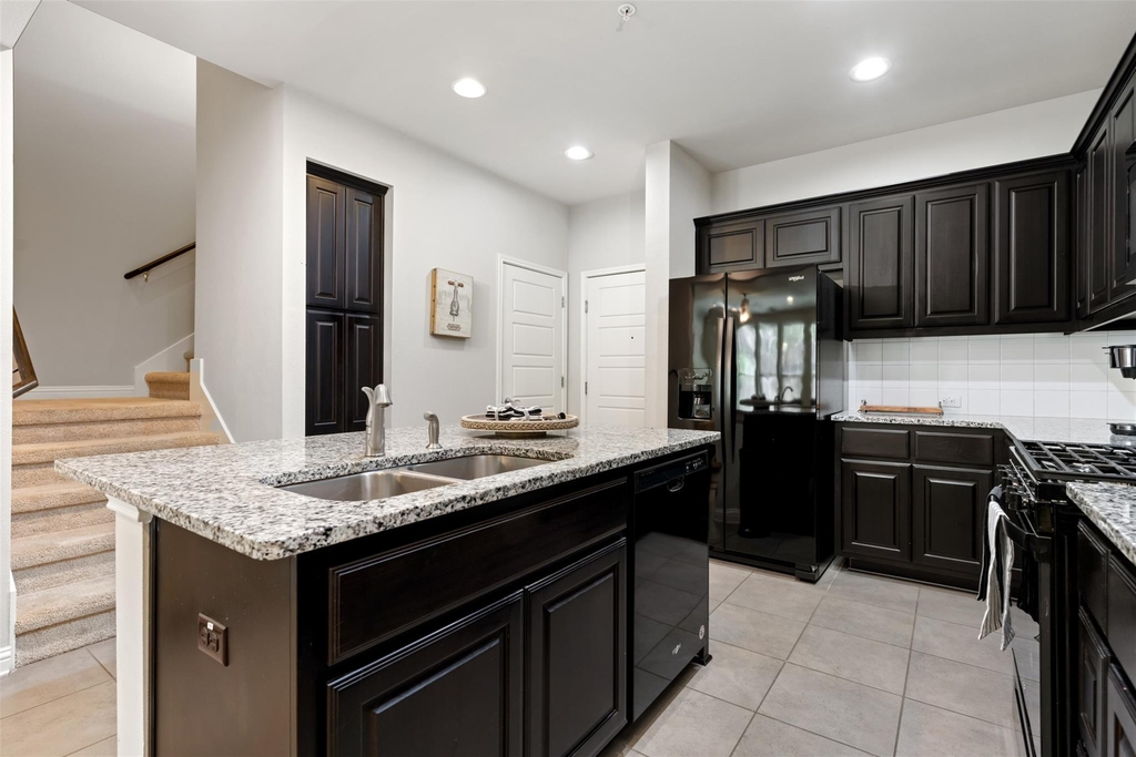 13800 Lyndhurst St - Photo 12