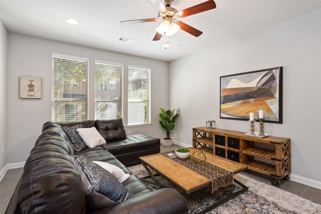 13800 Lyndhurst St - Photo 9