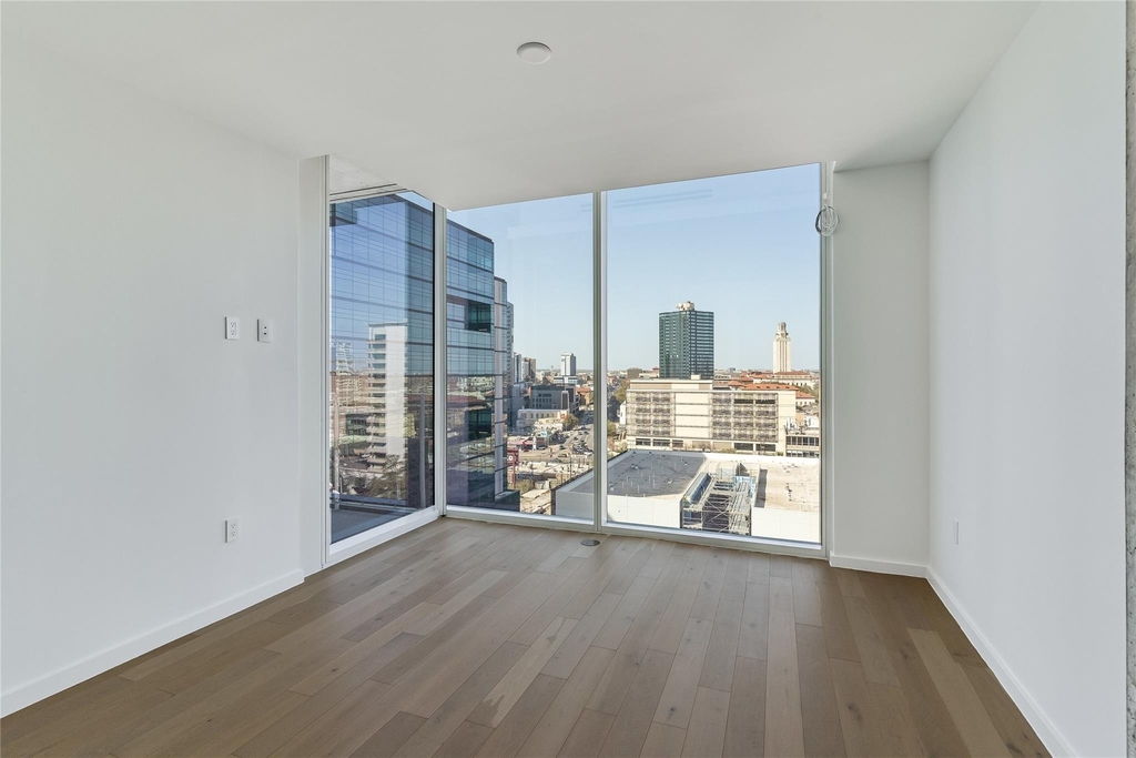 313 W 17th St - Photo 15