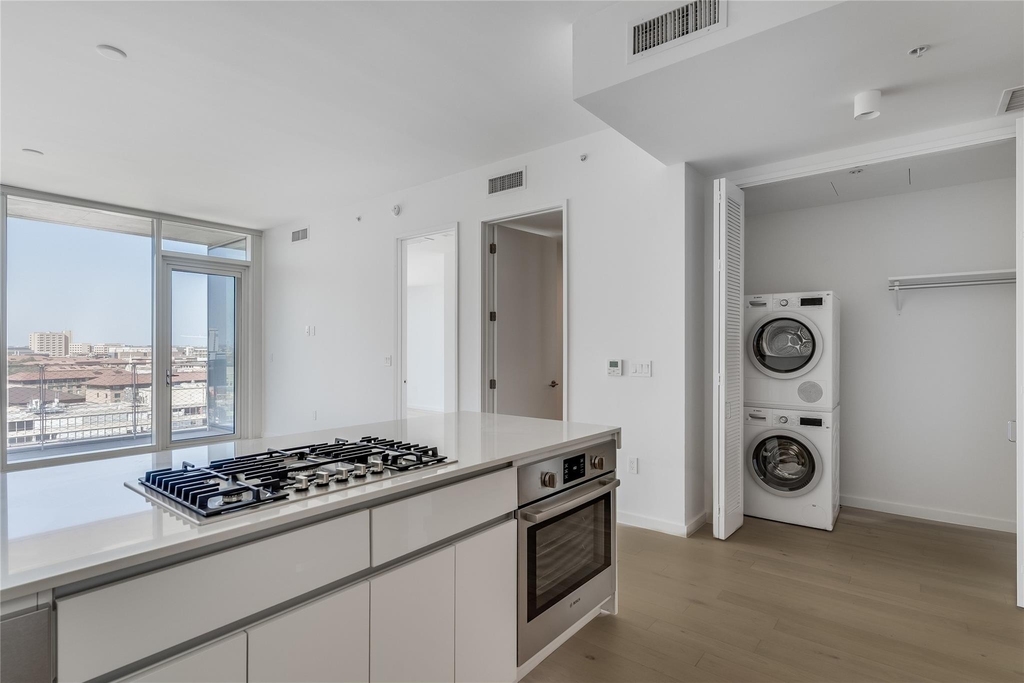 313 W 17th St - Photo 7