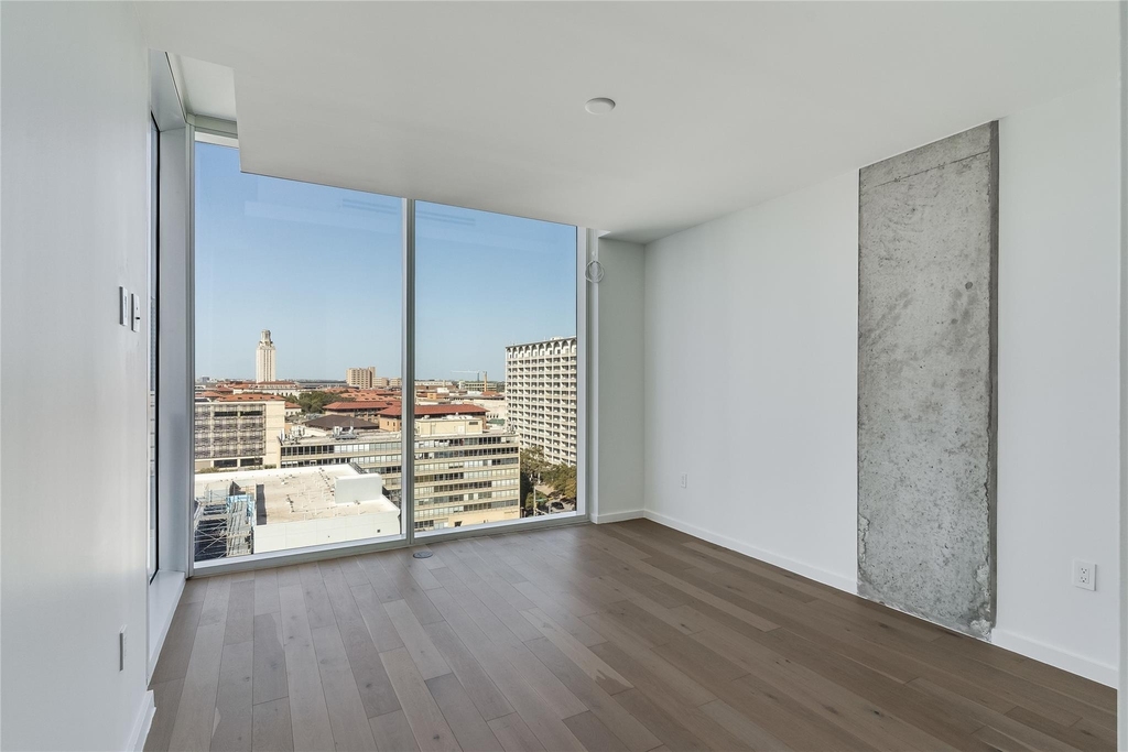 313 W 17th St - Photo 13