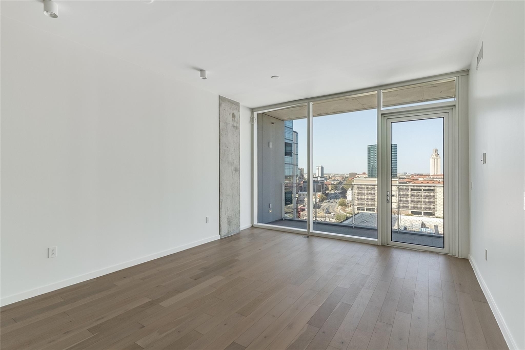 313 W 17th St - Photo 14