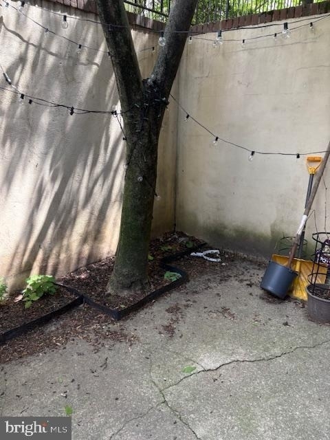 2501 Christian Street - Photo 4
