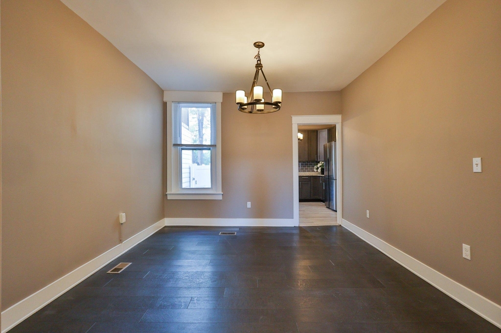129 E Goepp Street - Photo 9