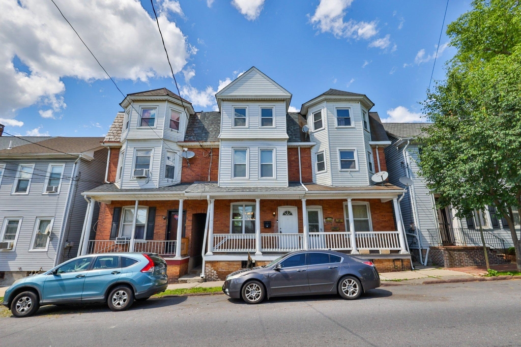 129 E Goepp Street - Photo 1
