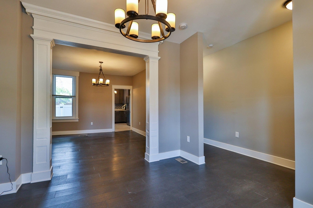 129 E Goepp Street - Photo 8