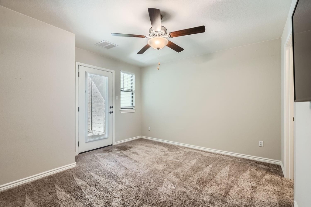 348 Adams St - Photo 9