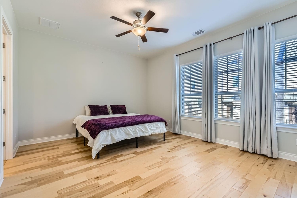 348 Adams St - Photo 4