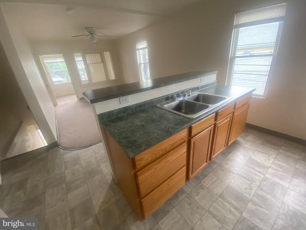 327 Plymouth Avenue - Photo 2