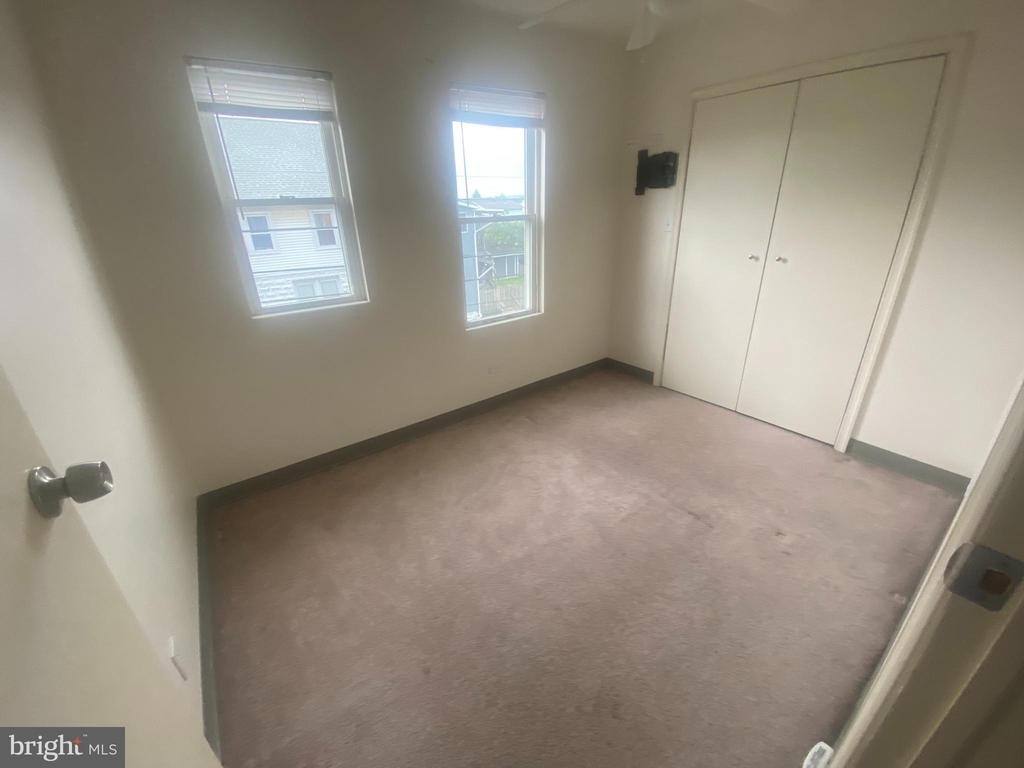 327 Plymouth Avenue - Photo 3