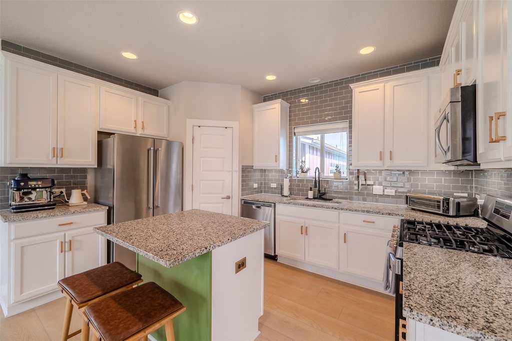 2012 Dinsdale Ln - Photo 5