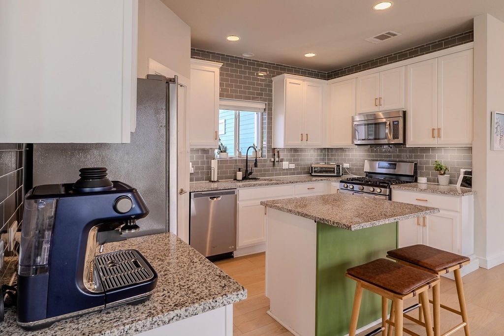 2012 Dinsdale Ln - Photo 4