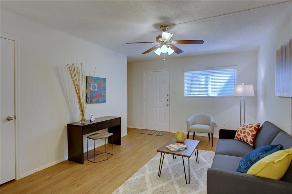 816 W North Loop Blvd - Photo 17