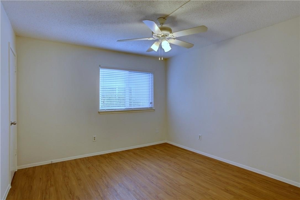 816 W North Loop Blvd - Photo 8