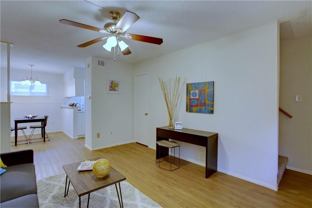 816 W North Loop Blvd - Photo 2