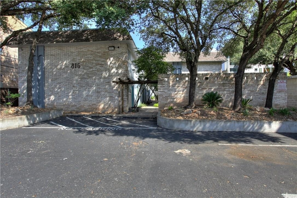 816 W North Loop Blvd - Photo 4