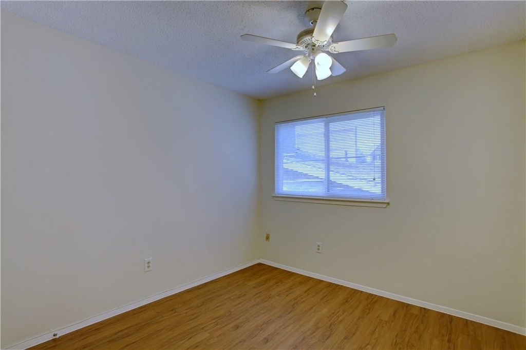 816 W North Loop Blvd - Photo 10