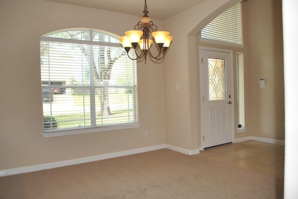 1002 Sedalia St - Photo 4