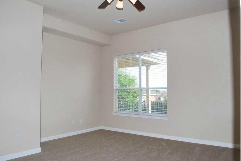 1002 Sedalia St - Photo 17