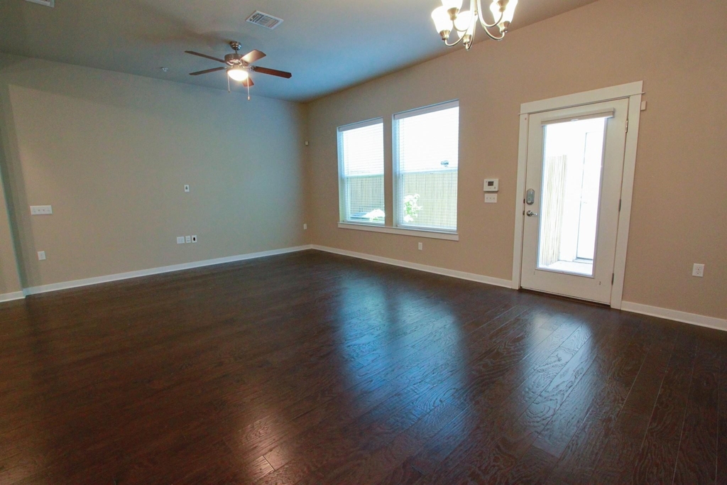 4722 Page St - Photo 5