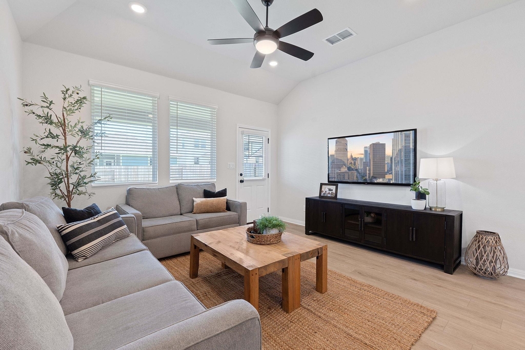 179 Kings Canyon Dr - Photo 1