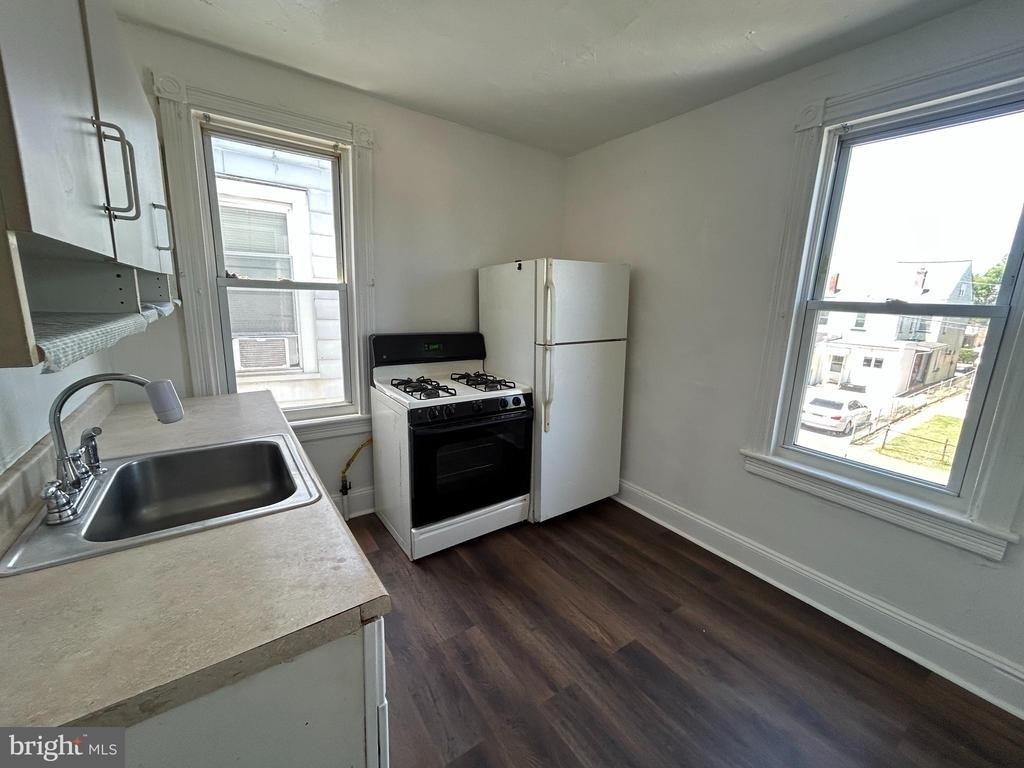 250 Morris Avenue - Photo 2