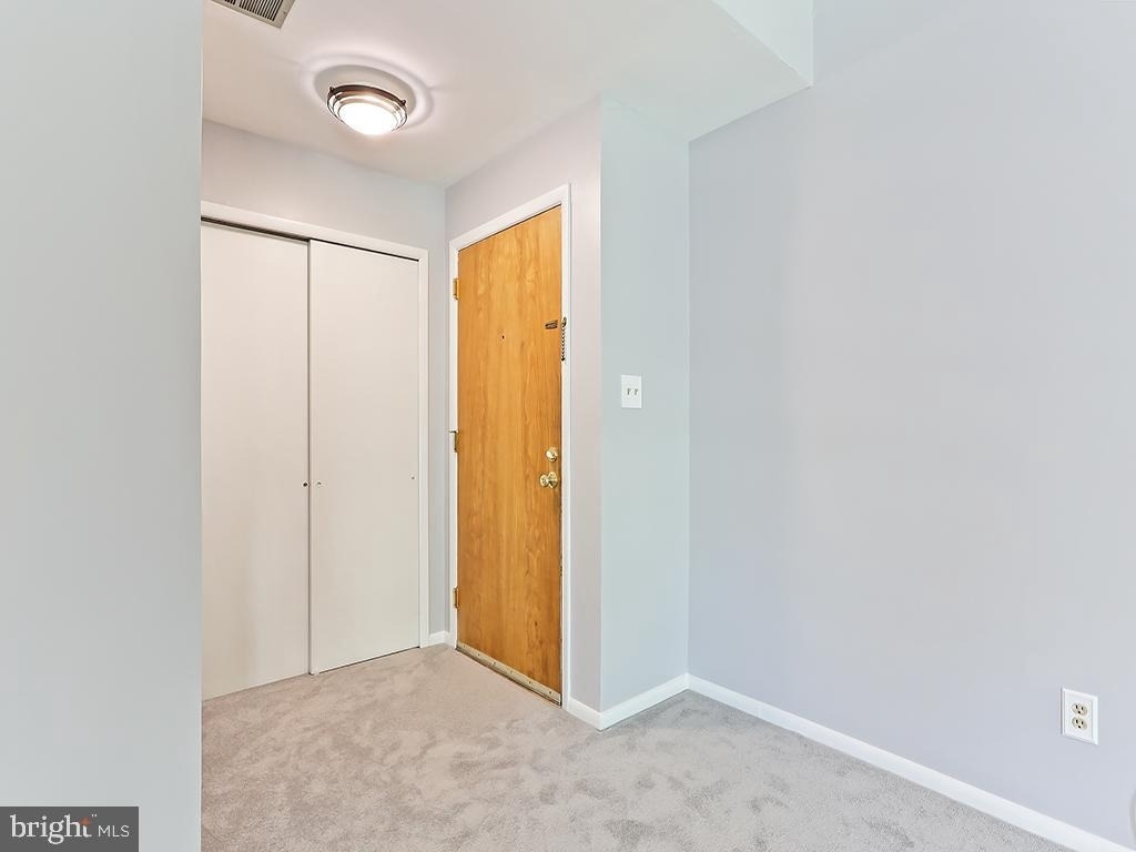303 Trinity Court - Photo 5