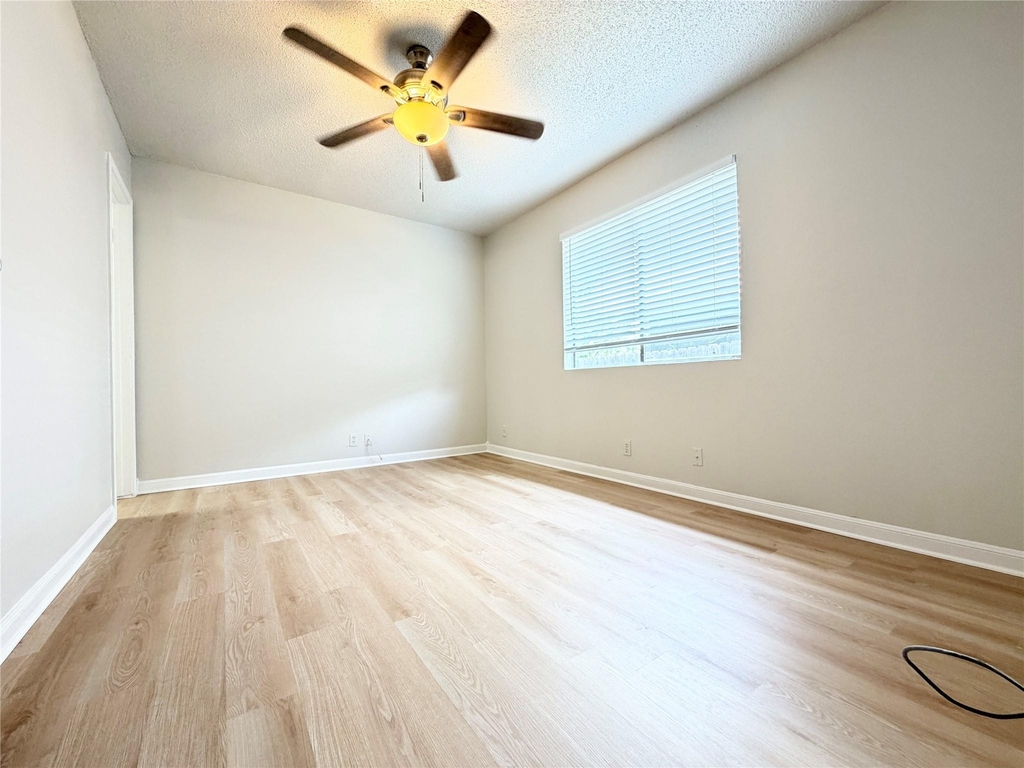 1915 Margalene Way - Photo 17