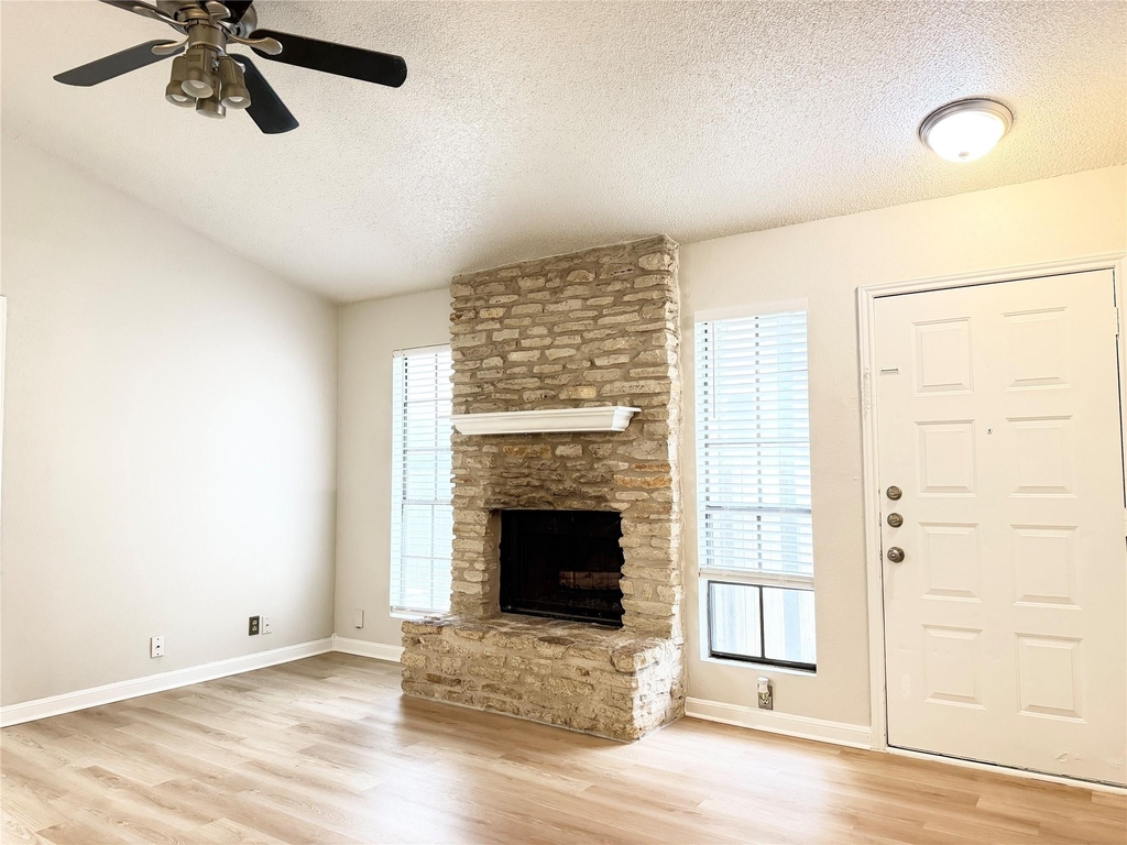 1915 Margalene Way - Photo 6