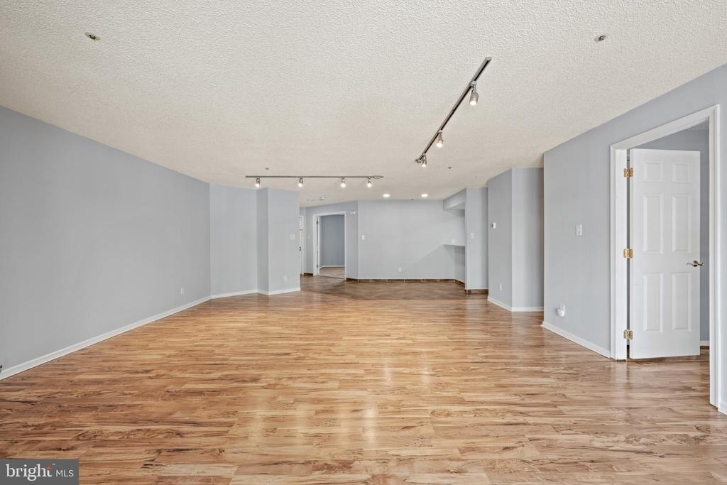1022 Main Street - Photo 11