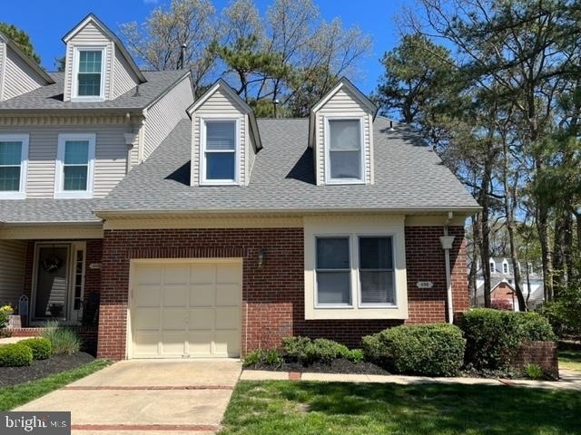 406 Williamsburg Court - Photo 0