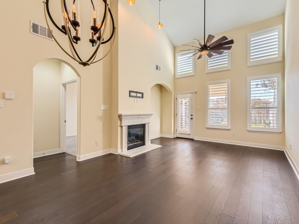 2210 Onion Creek Pkwy - Photo 4