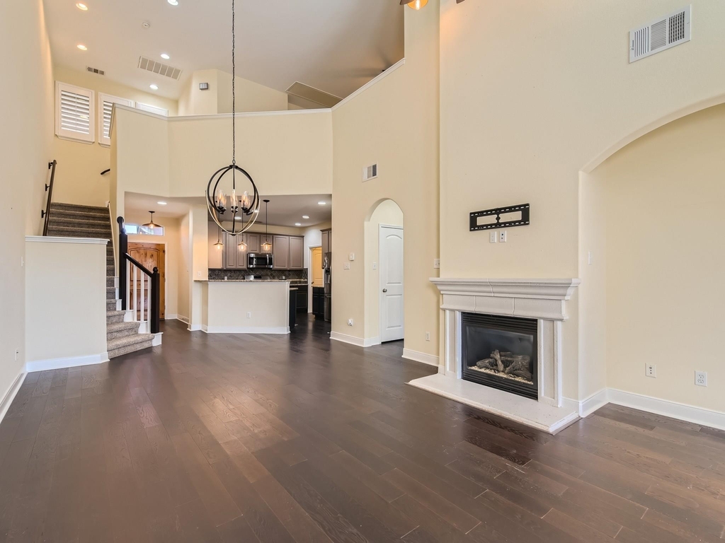 2210 Onion Creek Pkwy - Photo 5