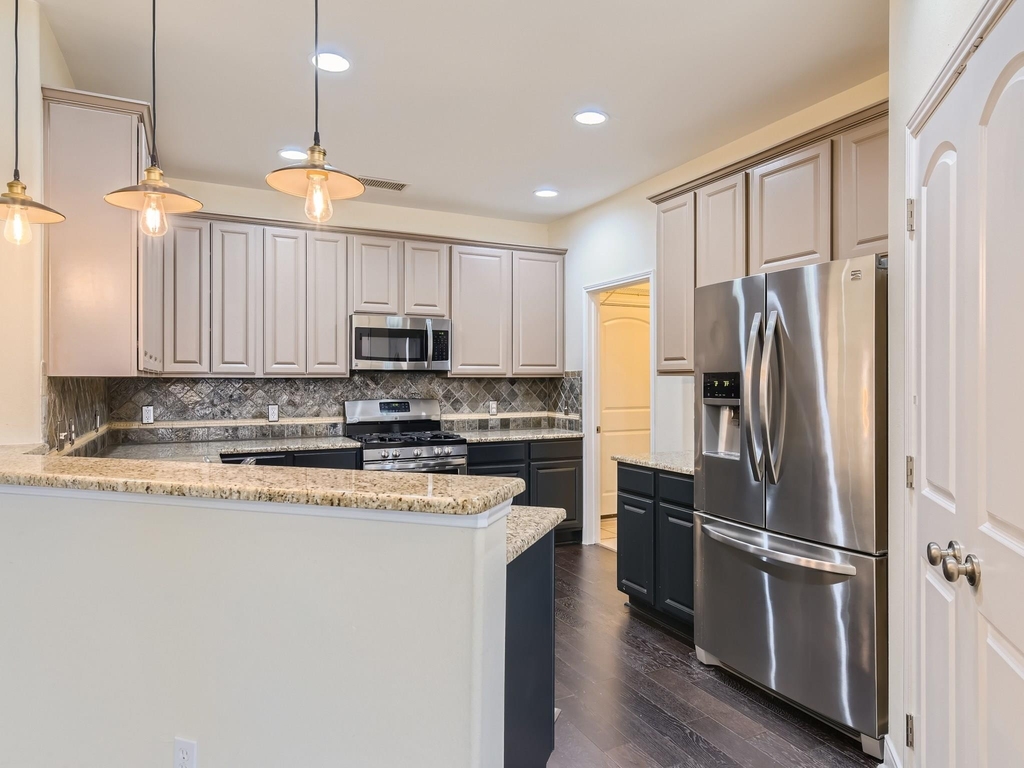 2210 Onion Creek Pkwy - Photo 7