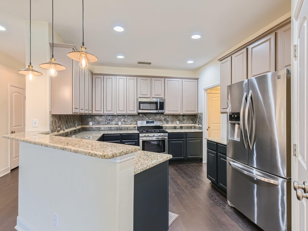 2210 Onion Creek Pkwy - Photo 8