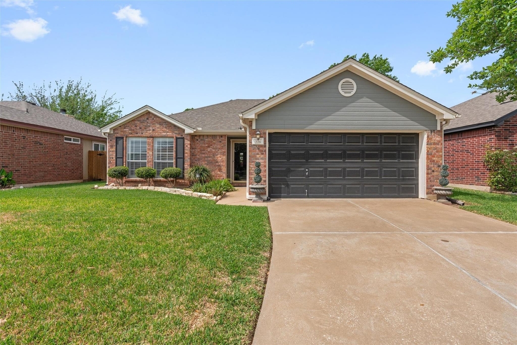 226 Claris Ln - Photo 0