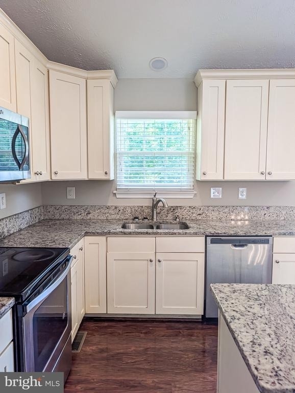 21530 Warwick Court - Photo 5