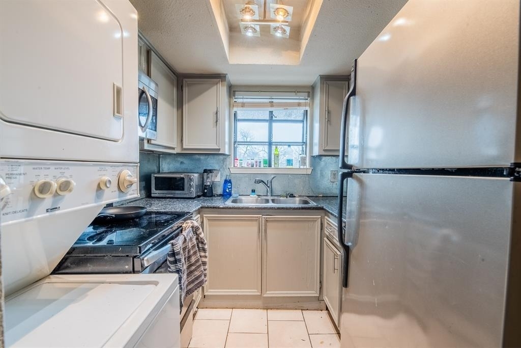 3506 Speedway St - Photo 3