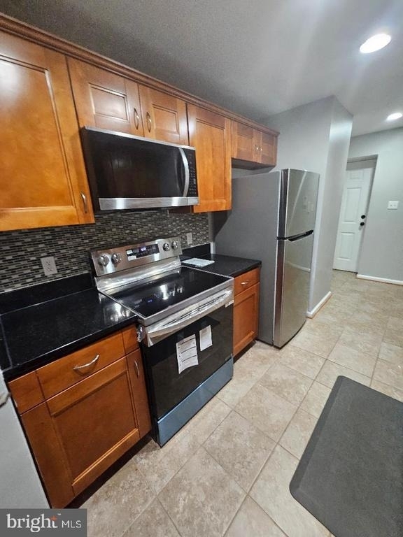 9811 Lake Pointe Court - Photo 2