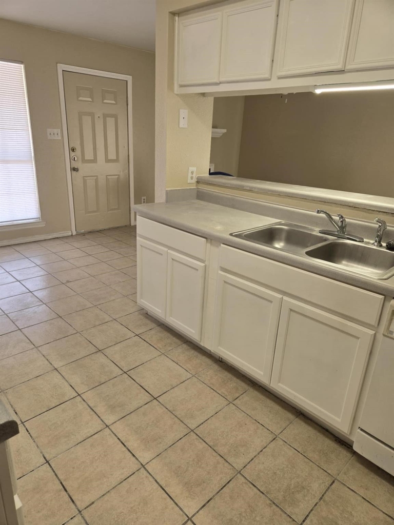 2209 Creekside Ln - Photo 1