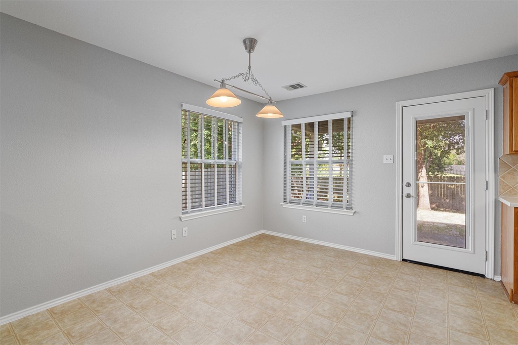 1713 Darjeeling Dr - Photo 5